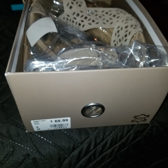 Sandals - Picture 4 of 4